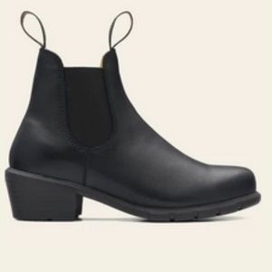 Heeled Leather Blundstone boots Like new worn once.
